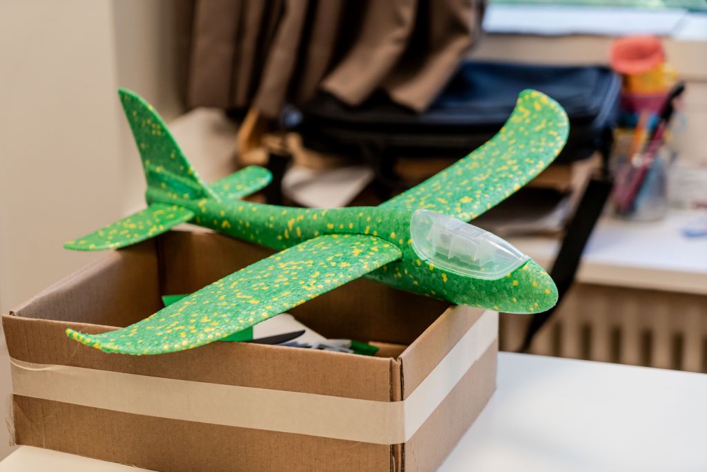 grüner Segelflieger aus styrpor im Makerspace