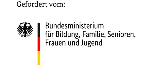 Schwarzer Text: Gefördert vom Bundesmininsterium für Bildung, Familie, Senioren, Frauen und Jugend