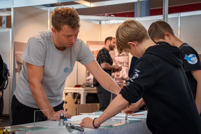 Menschen beim technischen Projektworkshop