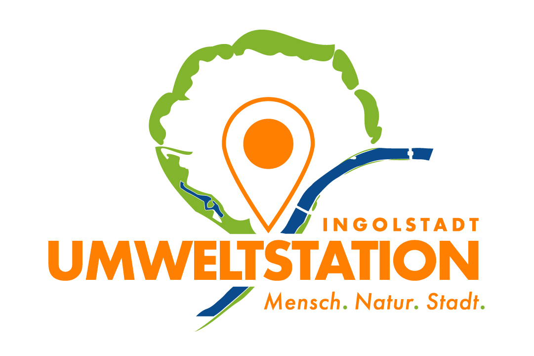Logo der Umweltstation Ingolstadt mit Baum und Standortmarker
