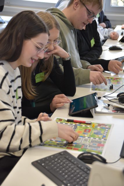 Schülerinnen beim Projekt STEP Into Your Future
